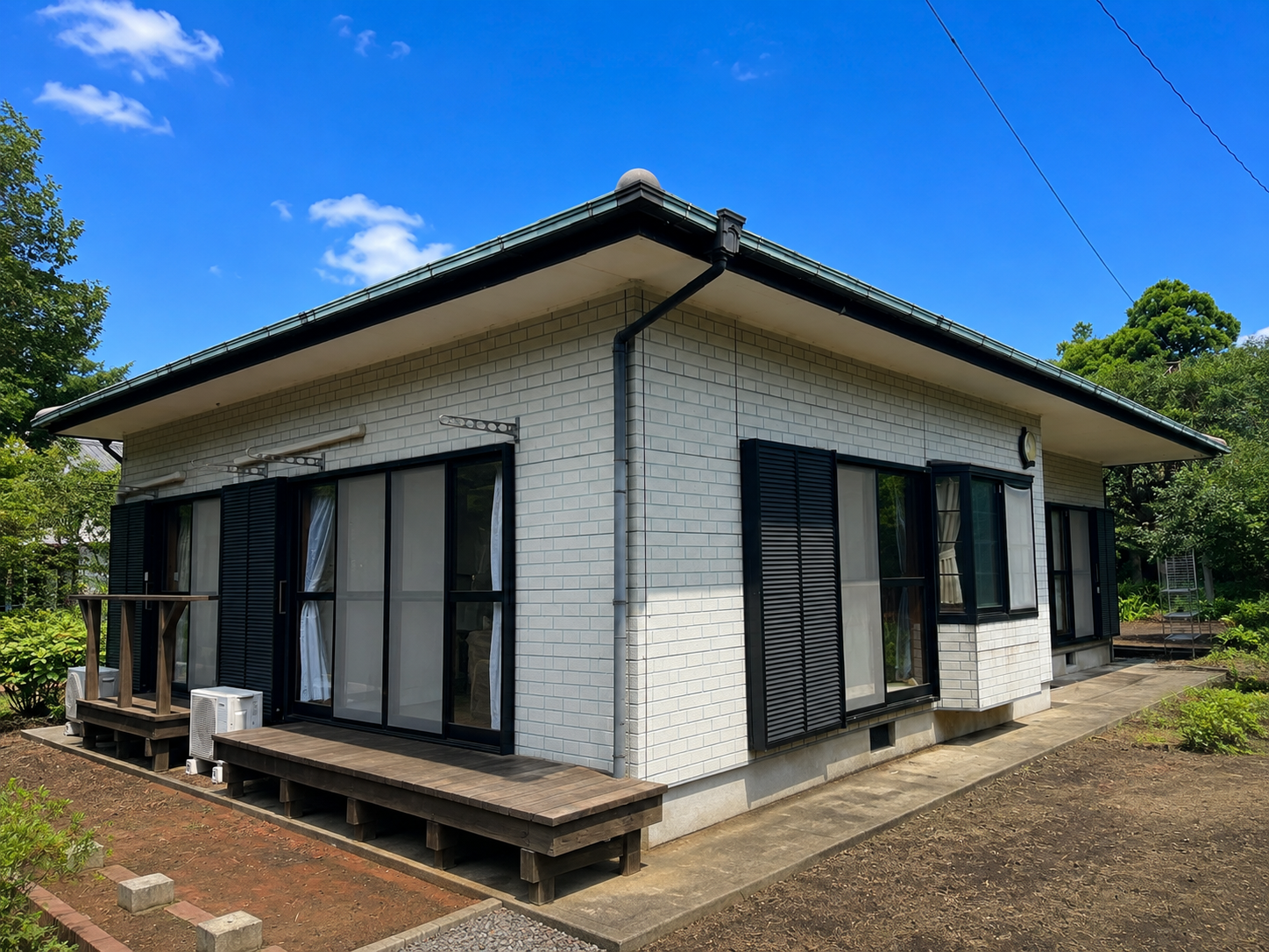 外観 —— 伊豆大島に、静かに建つ